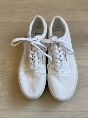Old Skool Stackforms Vans white platform sneakers 10 US Women’s NWT